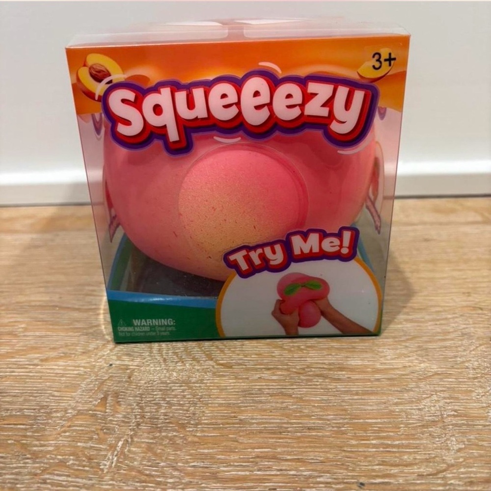 Viral Peach Squeeezy Toy